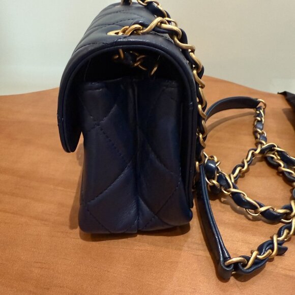 Chanel CC Diamond Lock Flap Bag Quilted Lambskin Mini - Picture 4 of 15